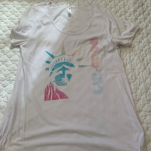 LulaRoe Classic Tee - Picture 1 of 3